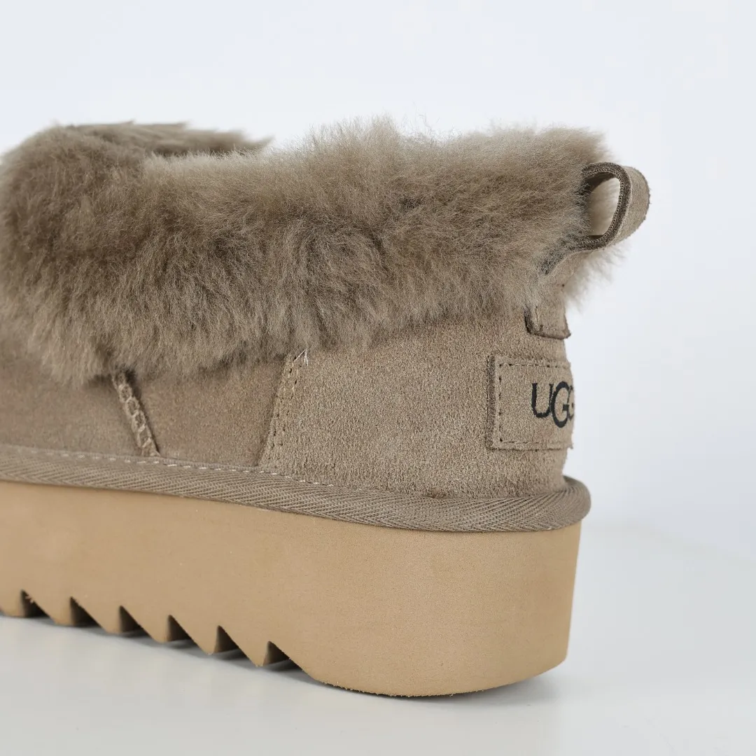 Pick up locally 💰580 Core recommendation Good price It is a very suitable choice for home use. In recent years, uug has launched a series of styles, which are partially geared towards the preferences of young consumers and have also moved to the forefront of fashion trends. Shoe body material: water-repellent coated suede upper, 17 mm UGGPURE™ implantable wool insole, lightweight non-slip and comfortable rubber outsole, with brand LOGO and trademark, with full packaging Size: 35 36 37 38 39 40